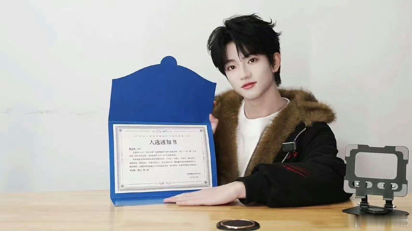 朱志鑫 穆祉丞穆祉丞2025届星辰大海优秀学员，期待未播电影《初次尝到寂寞》和穆