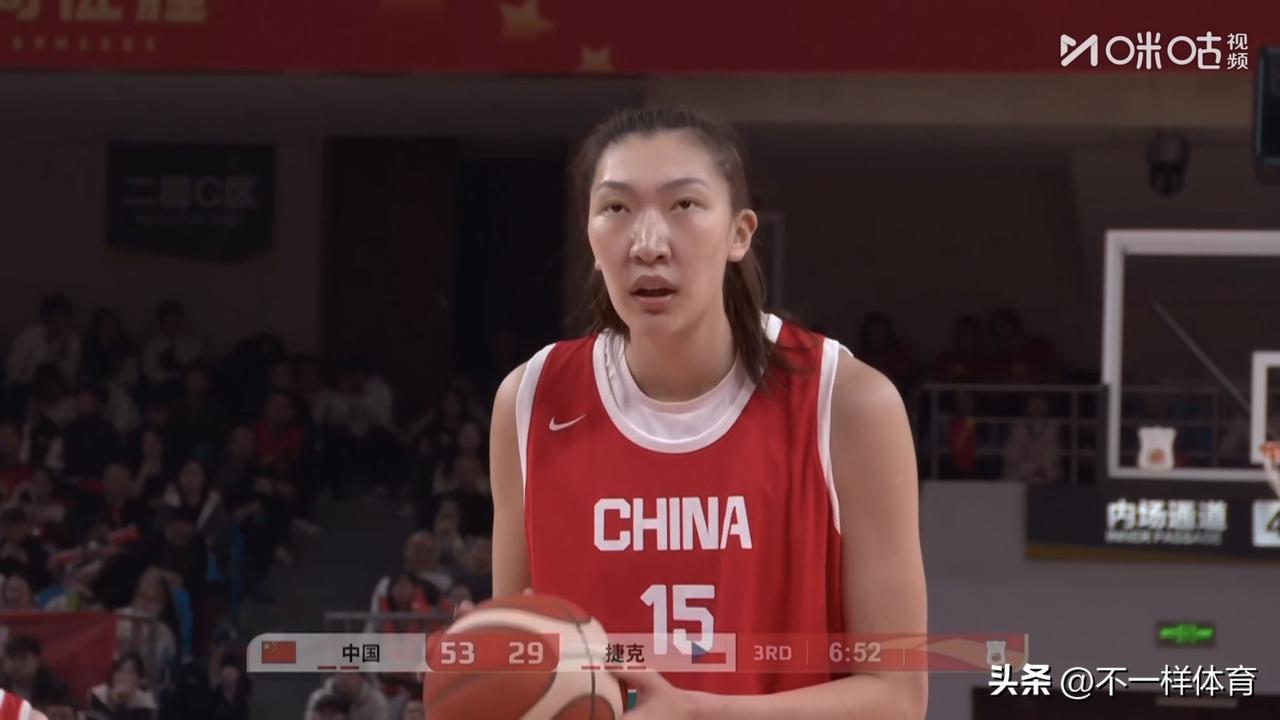 中国女篮第三场热身赛85-51大胜捷克女篮，韩旭和李月汝回归，韩旭出场5分钟得到