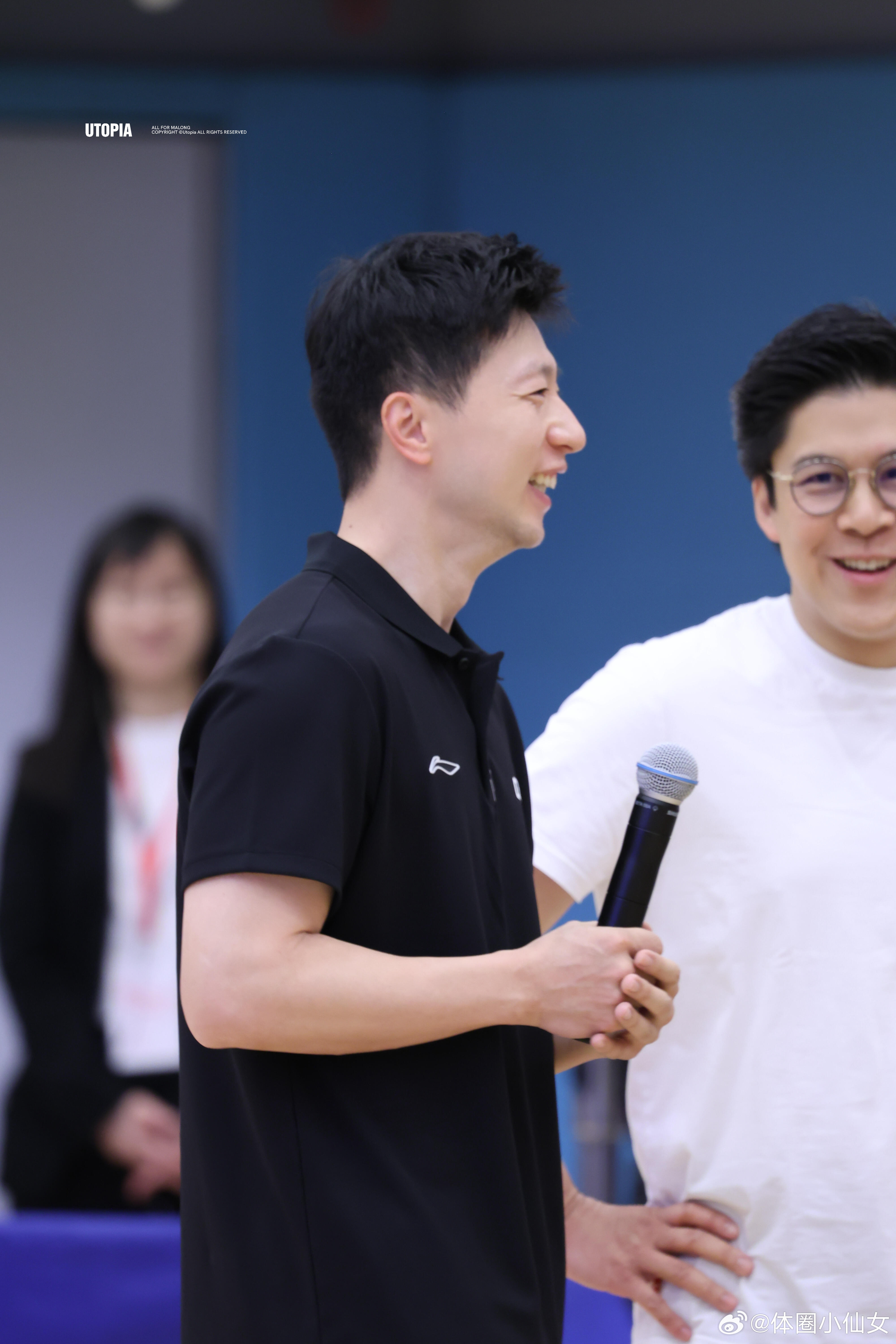 看到马龙，想到的第一个词：温润如玉！龙队不打比赛，不当教练，人都年轻十岁！