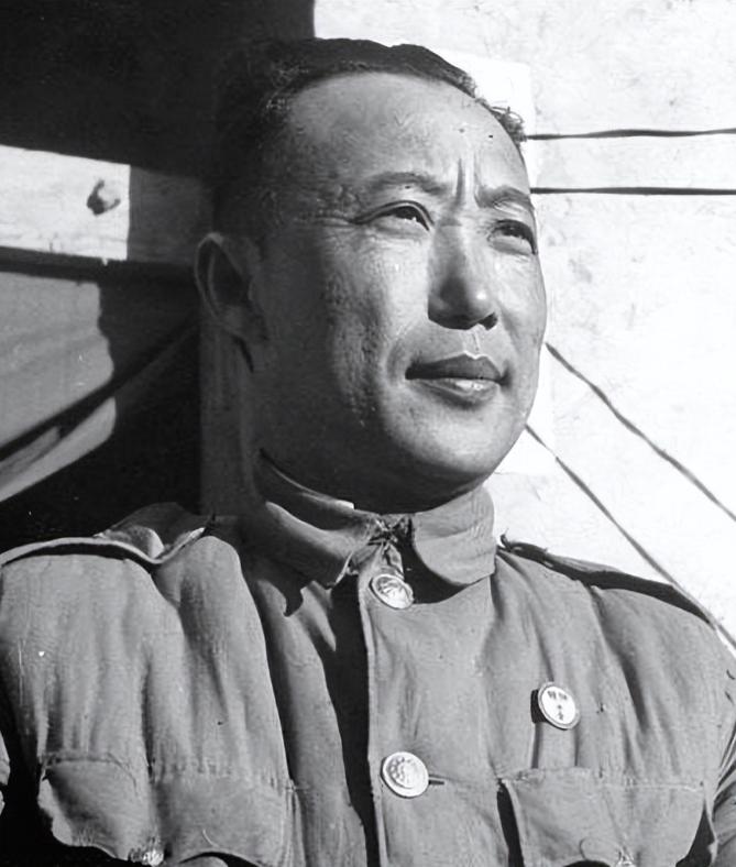 1953年秋天，李弥坐上了从缅甸飞往台北的飞机。他以为这趟是回去述职，顺便给弟兄
