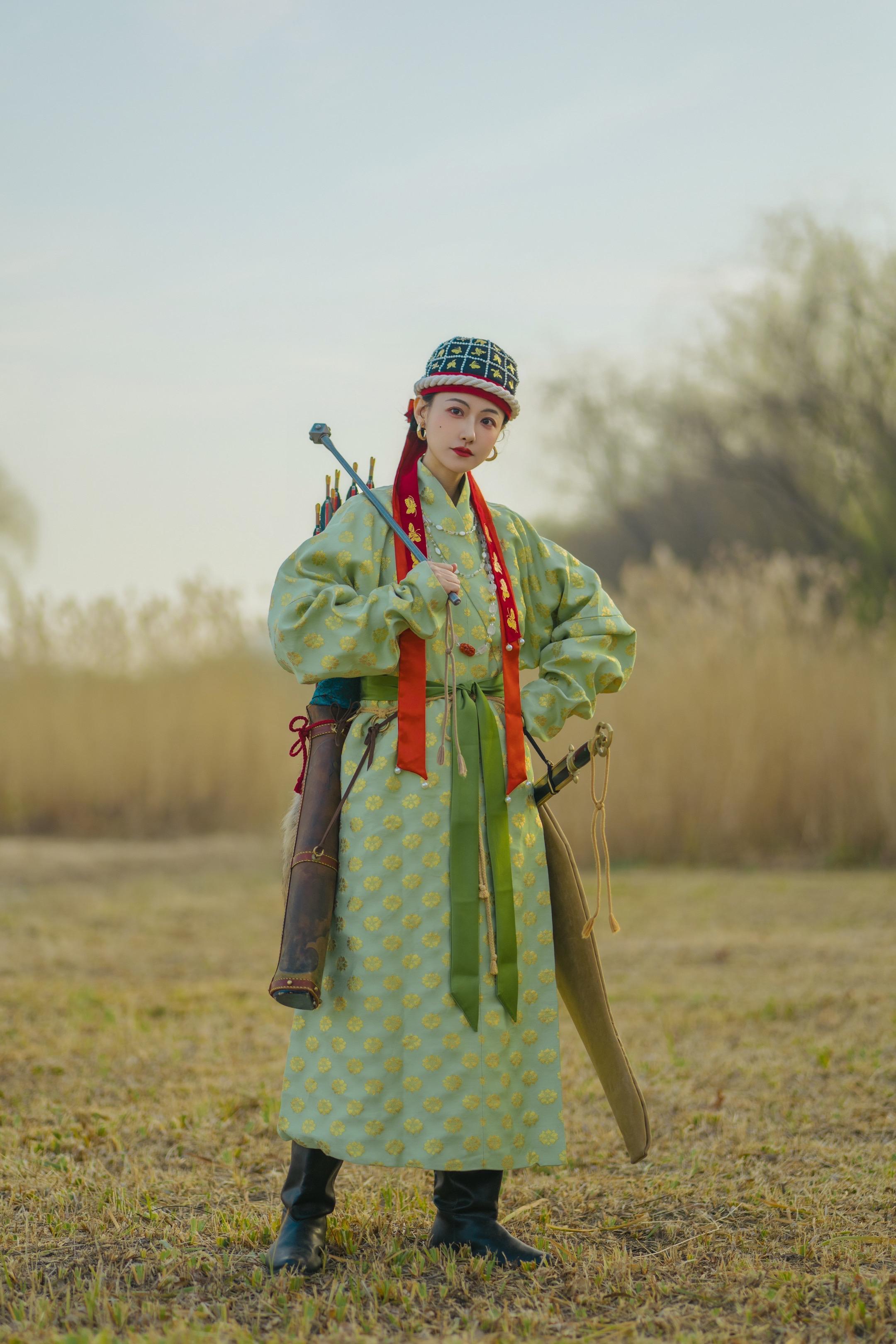 金·花珠冠·贵族女子｜生于辽阔，长风为歌。✨自己做的第二顶花珠冠，其实...