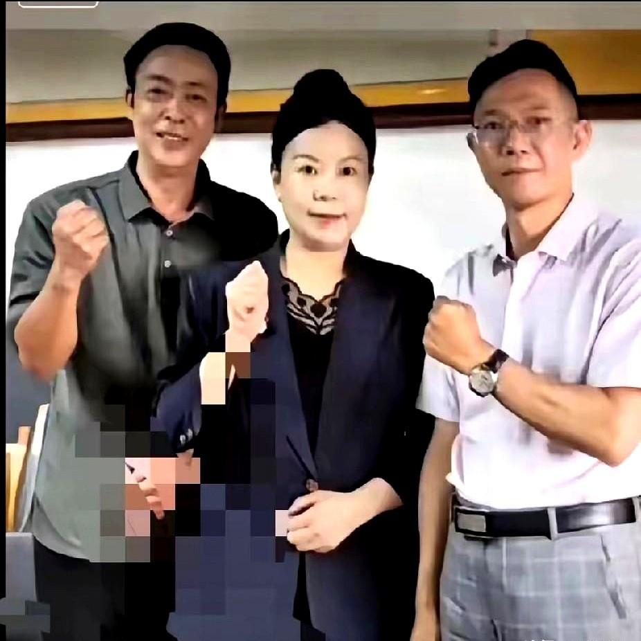 柴桑大姐直播说道：这个月有场很重要的会要开，但不是五二会！
一时间主播们都传递着