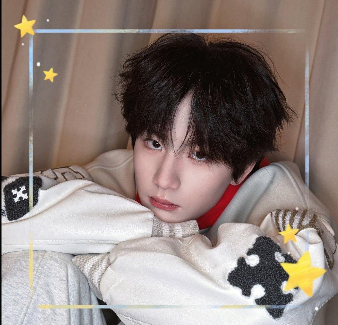 李煜东🚲李煜东 四代唯一all暖白🚌李煜东 四代神颜吉他手

You are