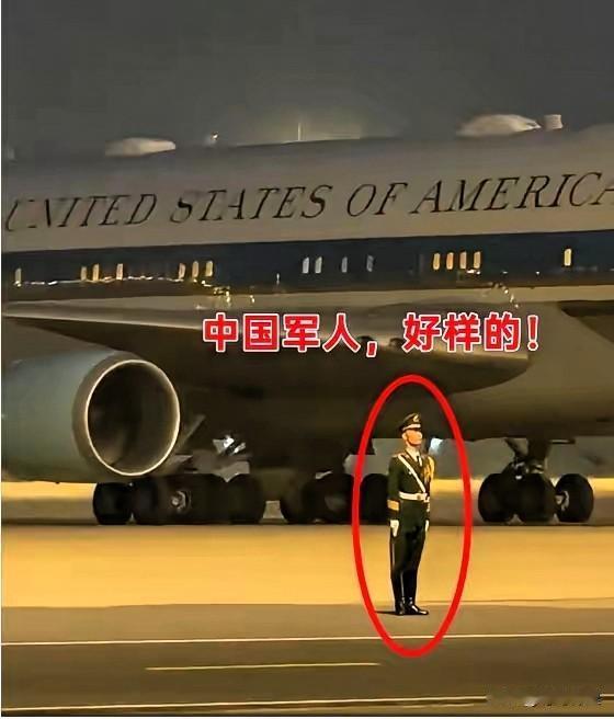 昨晚外网一个视频传疯了，老外们在评论区集体“破防”。

画面里，特朗普那架“空军