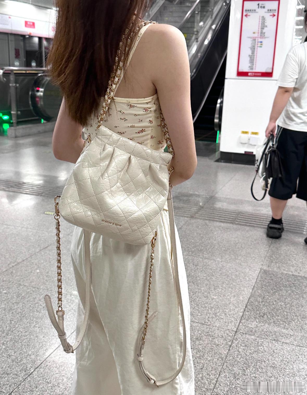 出行必不可缺的包包我先拥有了 