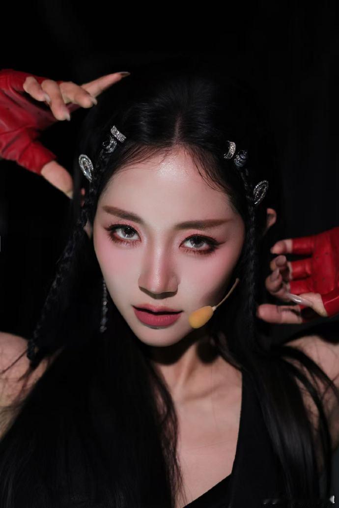 万千惠乌兰图雅者来女万千惠约搓澡乘风2026这也太热闹了！者来家族在线约澡唠嗑，