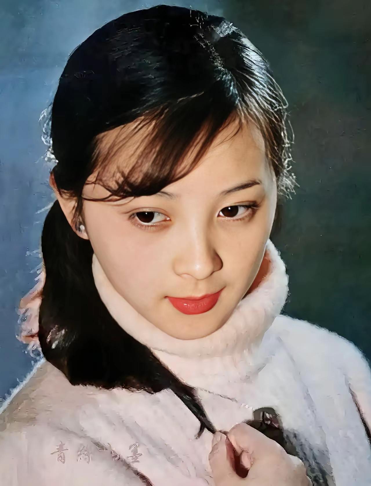 红楼美人
感觉晴雯和宝姐姐的颜值直接盖过了林妹妹