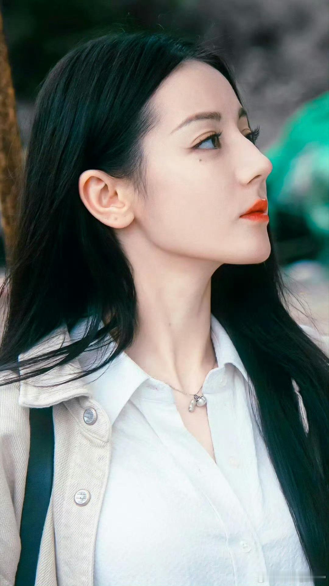 迪丽热巴 有呼吸感的演技 迪丽热巴演的聂九罗，那演技绝了。硬撑的倔强与不经意的柔