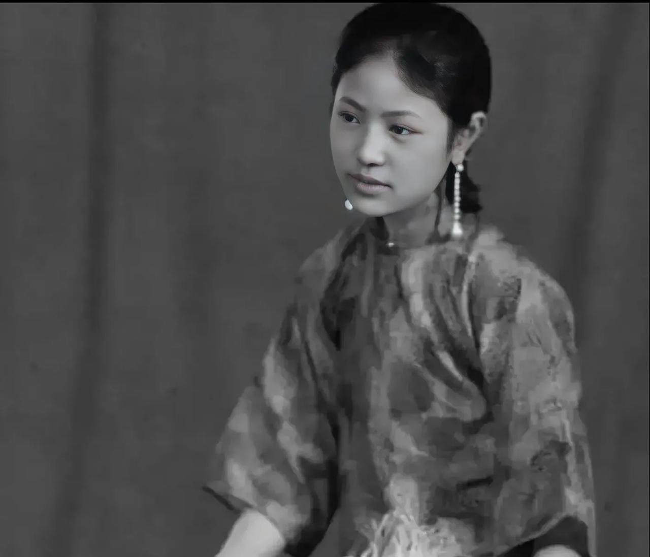 汤仪，1882年生，浙江萧山人，为清末名士汤寿潜的长女，也是国学大师马一浮的原配