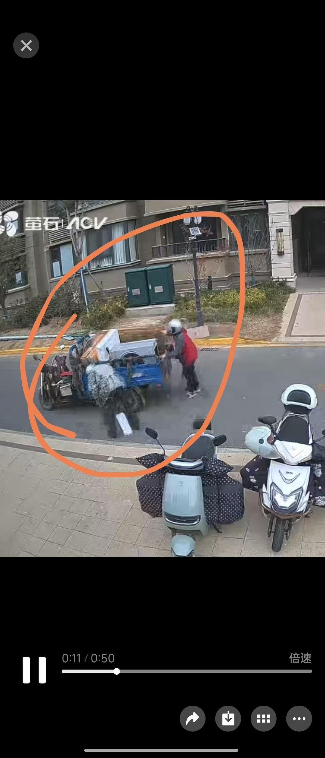 今天是金碧物业走后的第41天。

今天不知道是谁家搬家，还是装修什么的？把一个木