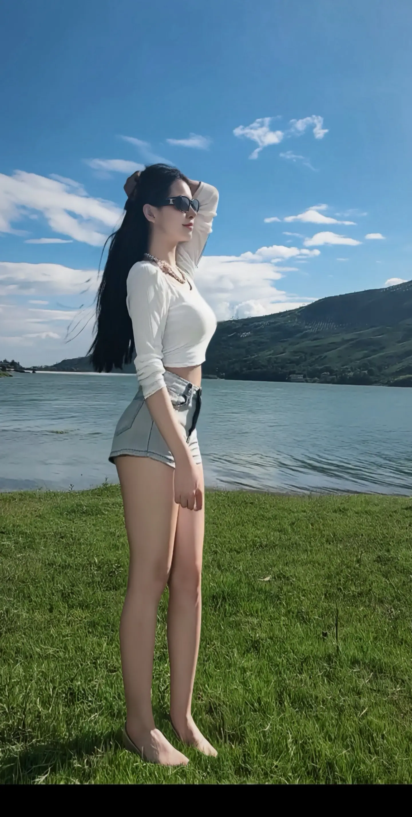 生活中是玫瑰，工作中是利剑。请不要看到我玫瑰的一面而轻易靠近我，小心我锁你喉