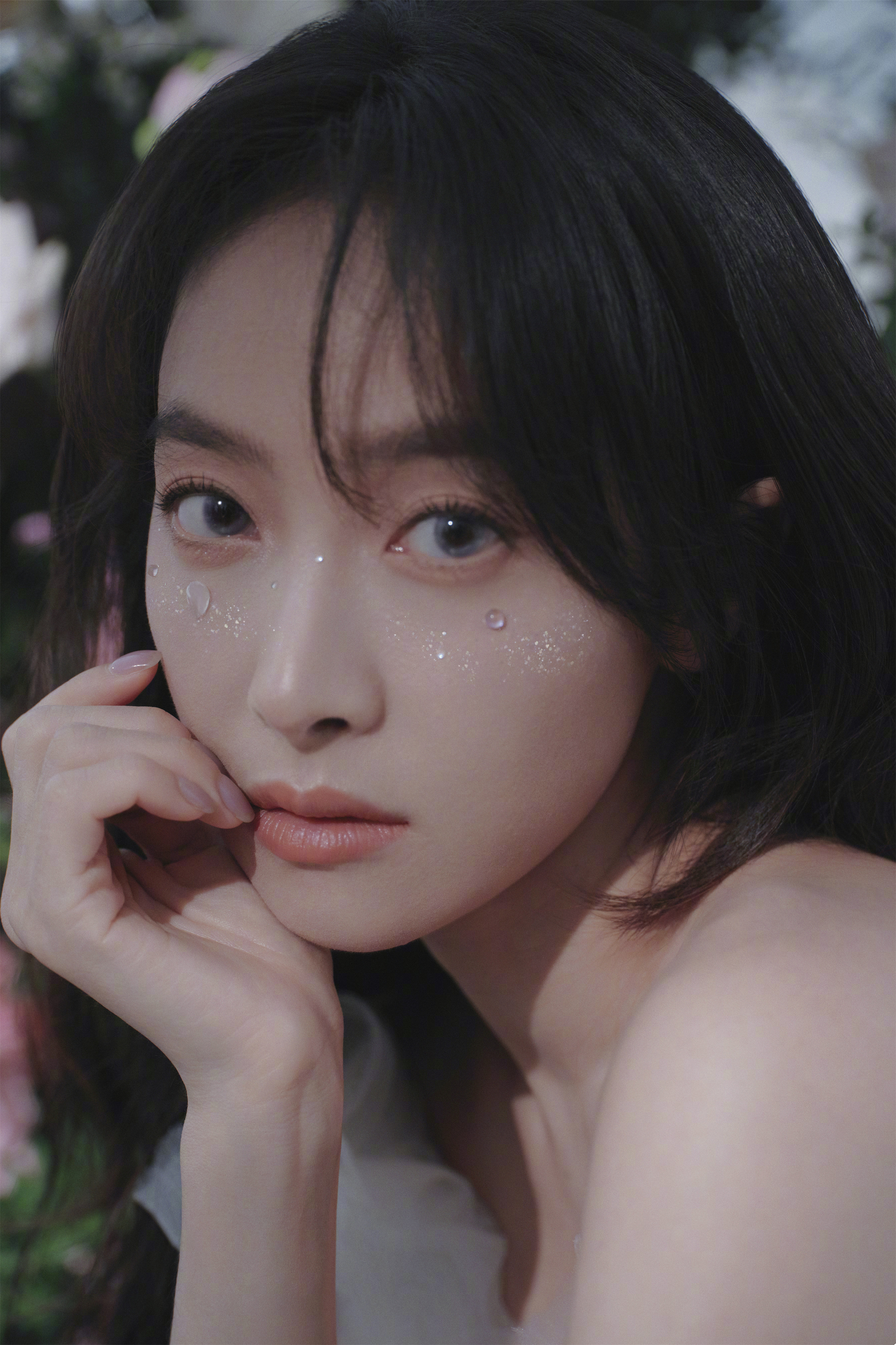 宋茜甜蜜蜜，白色婚纱鲜花美人 ​​​