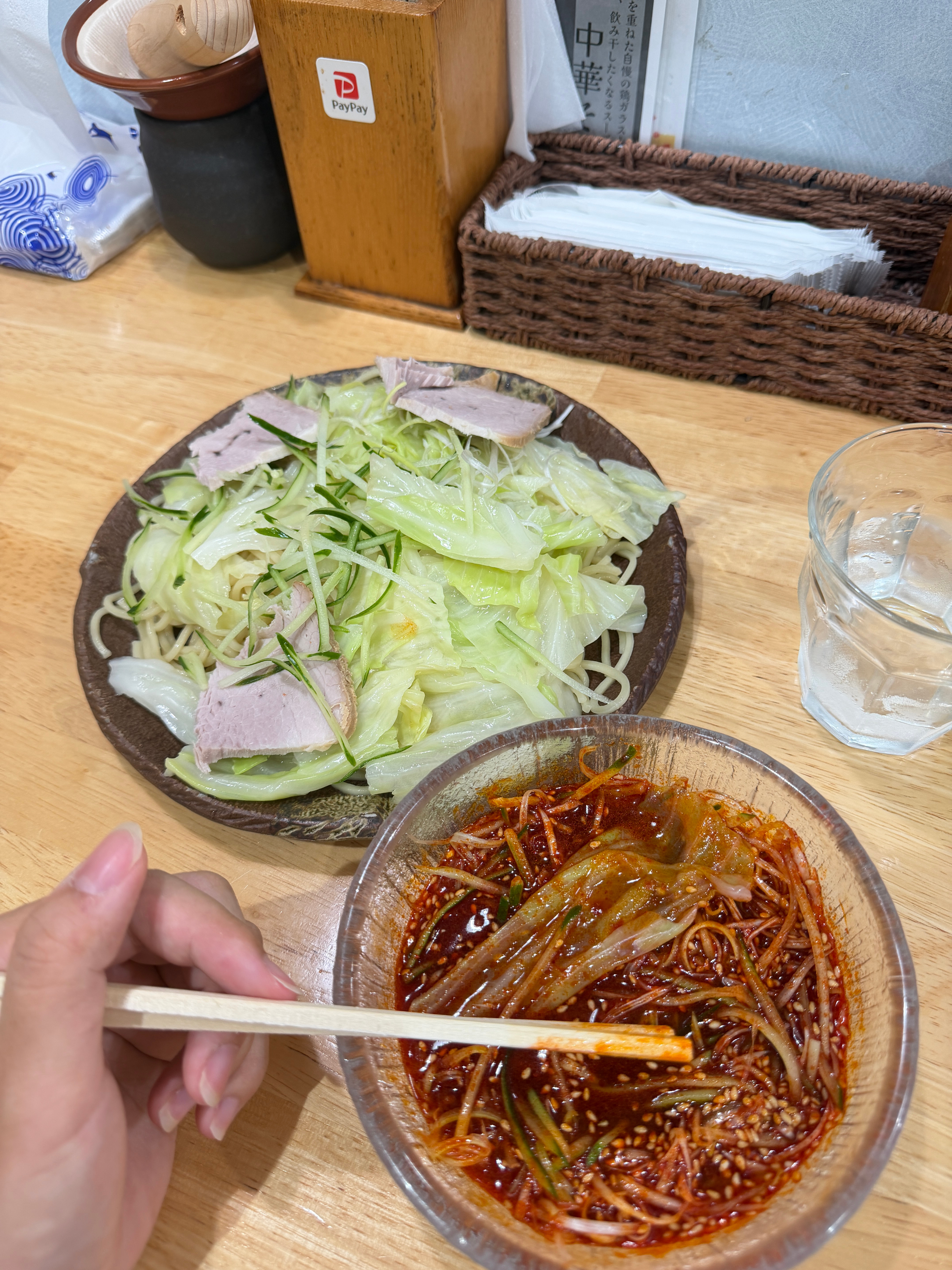 搬家过来第一顿，还有搬走前最后一顿都是在这里吃的住了两年半已经和老板特别熟，这顿