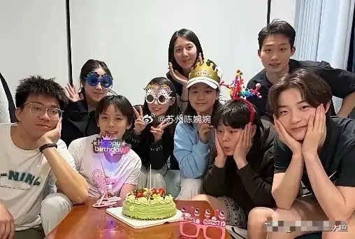 全红婵19岁生日派对上，陈芋汐的出现，估计让不少人惊掉了下巴。前两年网上吵得多凶