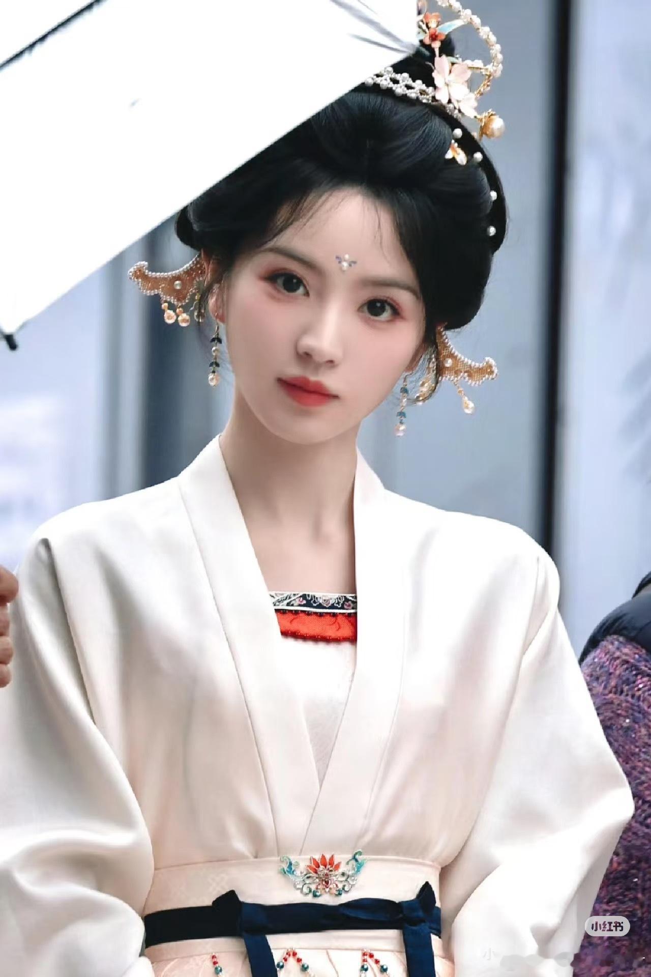 古装爱情剧《嫁金钗》男女主在谈田曦薇&董思成。 ​​​