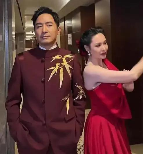 郭晓东现身程莉莎直播间，给粉丝们带来惊喜。当时程莉莎正直播，郭晓东突然出现，瞬间