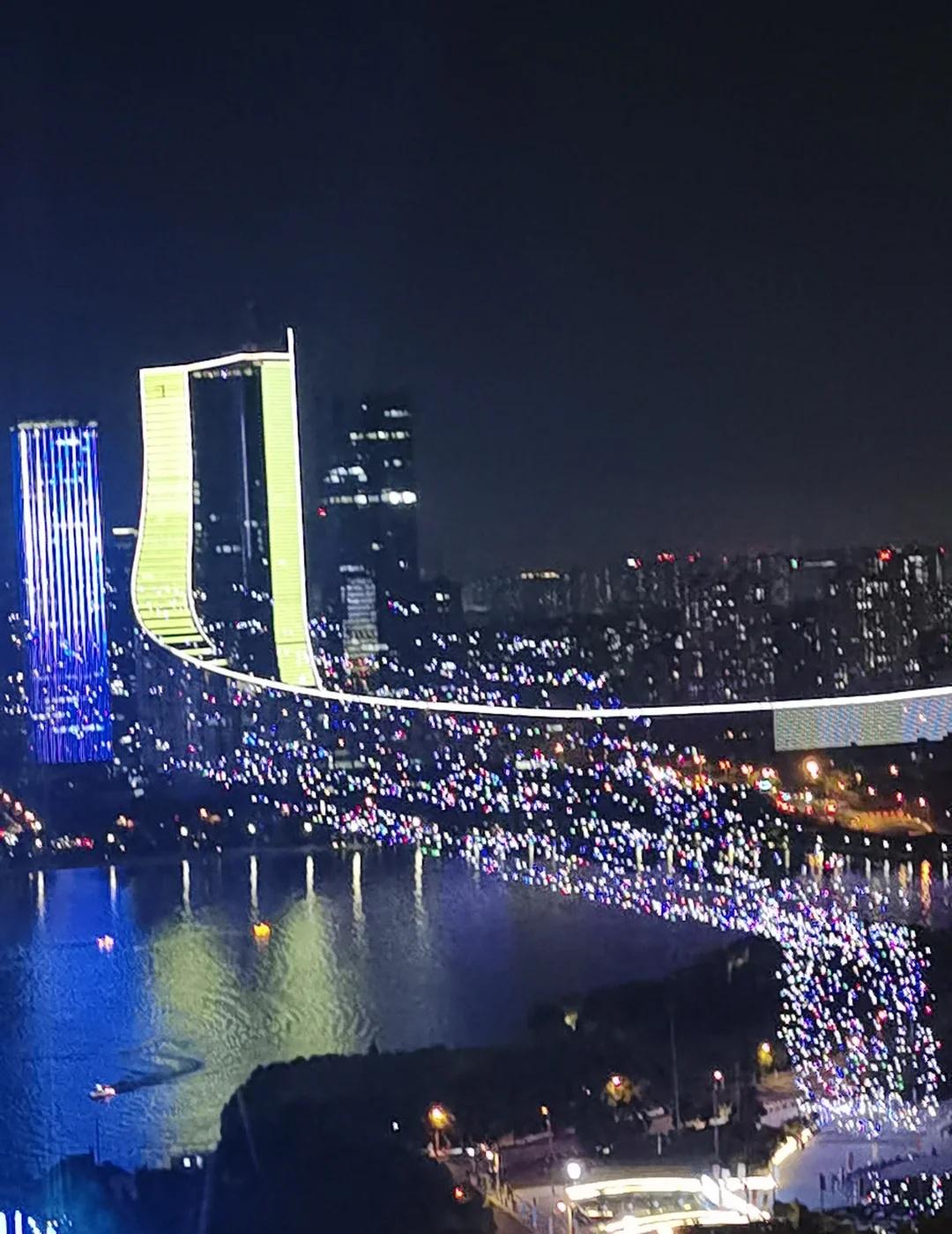 天鹅湖无人机秀压轴戏-没出现过的角度！
今晚九点半，合肥天鹅湖无人机秀压轴戏登场