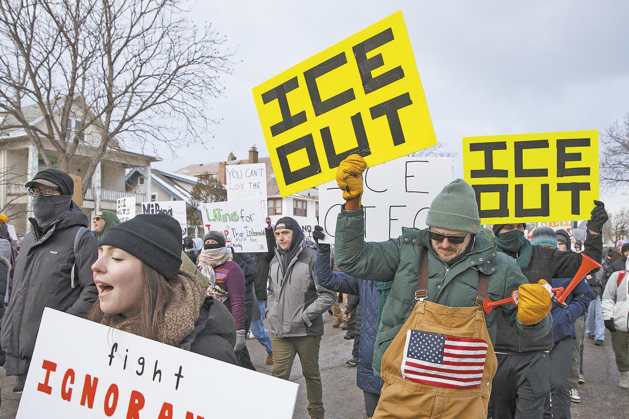 古德之死能迅速引发全美抗议浪潮，本质是特朗普极端移民政策积压矛盾的集中爆发。上万