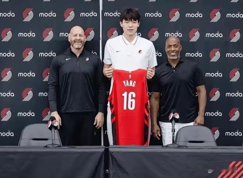 16号球衣脱销，开拓者老板看着都高兴！别管什么几分进账，只要有利益，这是最需要的