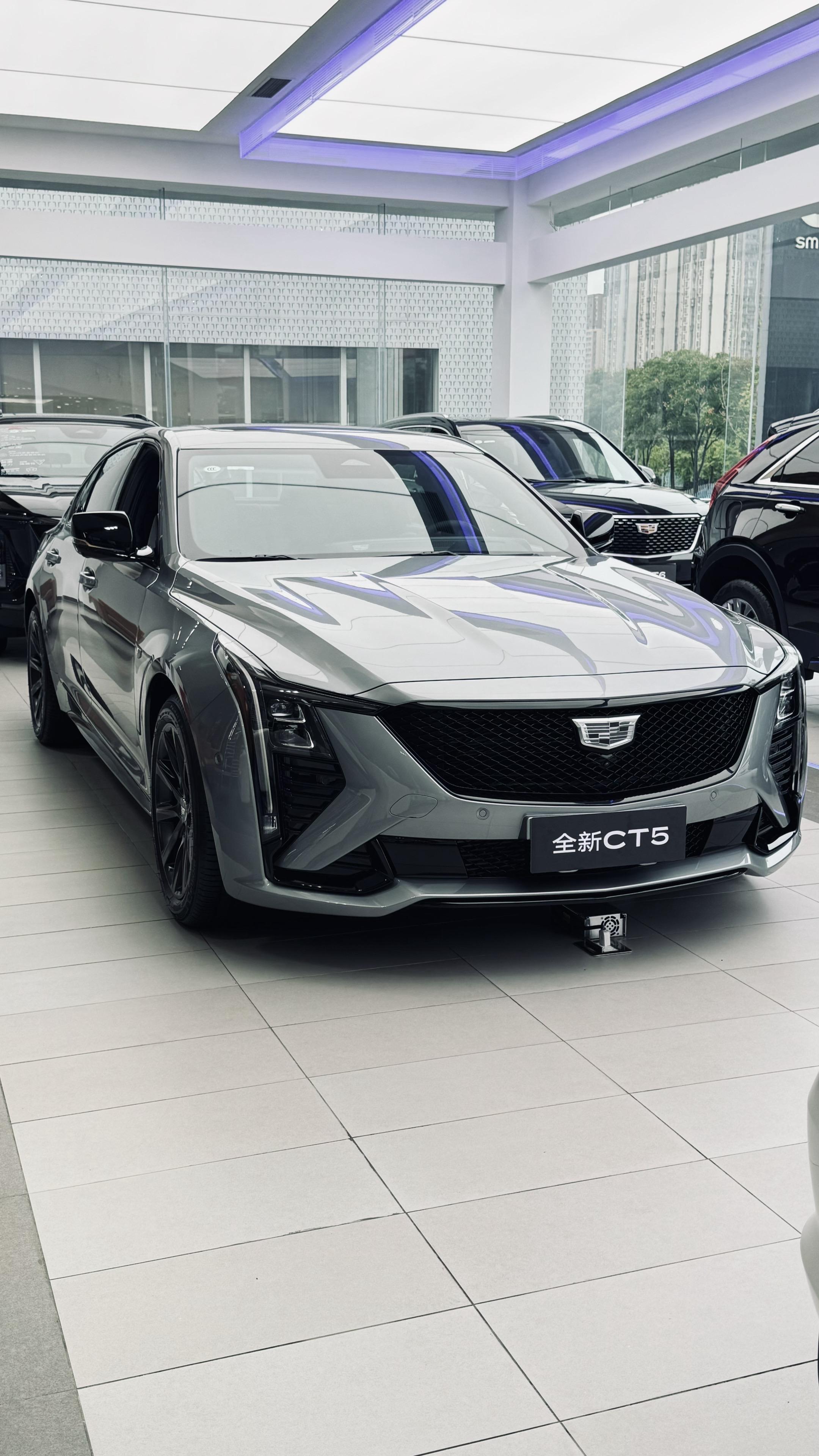 全新CT5 这几个颜色都凑齐了，你喜欢哪个？