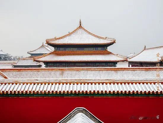 【故宫三大殿】名称的变迁：
第一次竣工时：1420年，明永乐十八年紫禁城竣工，三