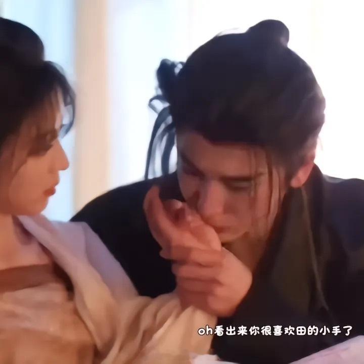 0h你的暗恋被我们发现咯原来你们俩口子是互相going来着啊，全世界最喜欢vv手