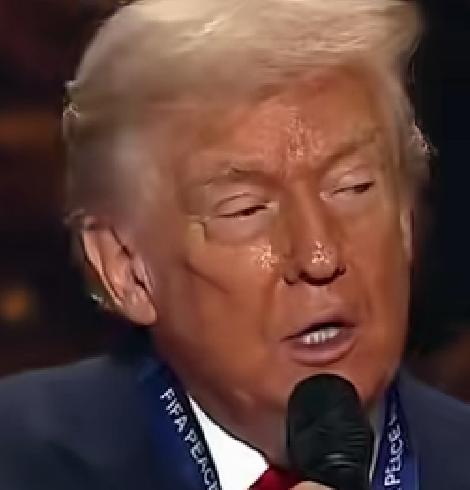 不管咋说人家美国总统特朗普终于得到和平奖了，不过是国际足联颁发的足球和平奖，当时