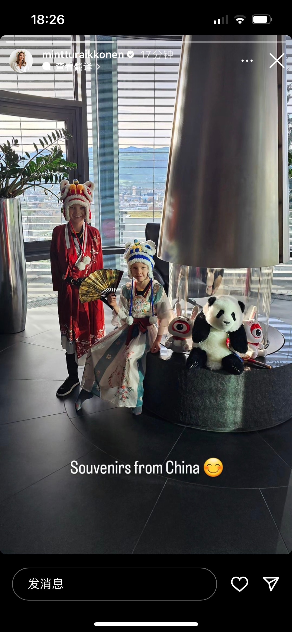 #kimi晒中国粉丝礼物# 莱科宁妻子晒出中国粉丝送出的礼物！kimi两个孩子身
