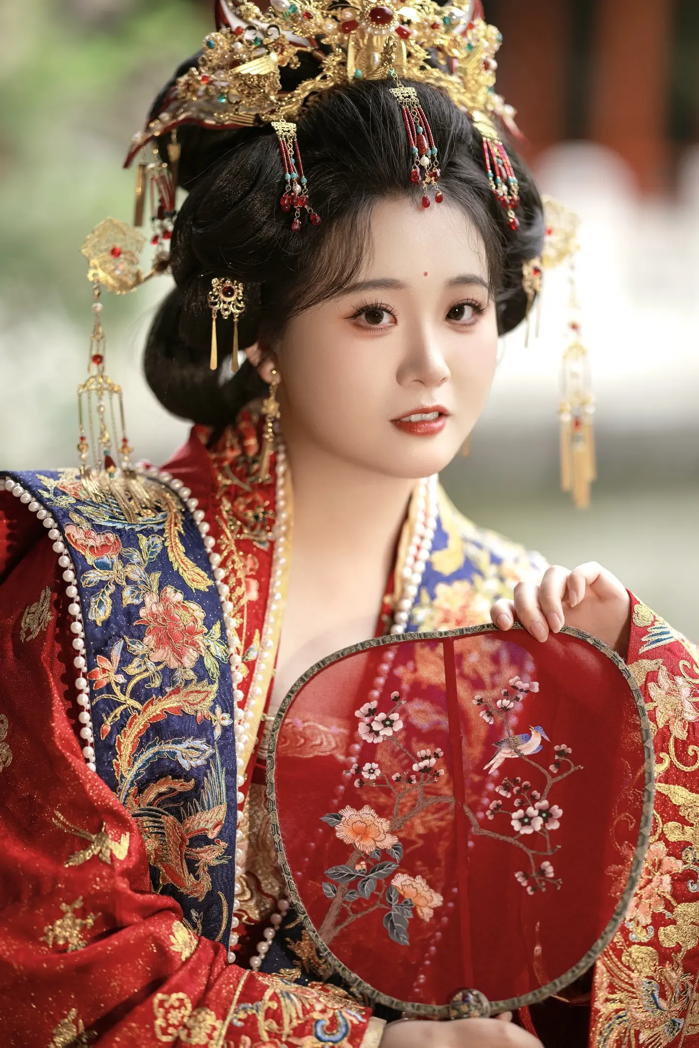 超有爱的小两口～。客妹好可爱哈哈，新婚快乐呀～ 明制婚服