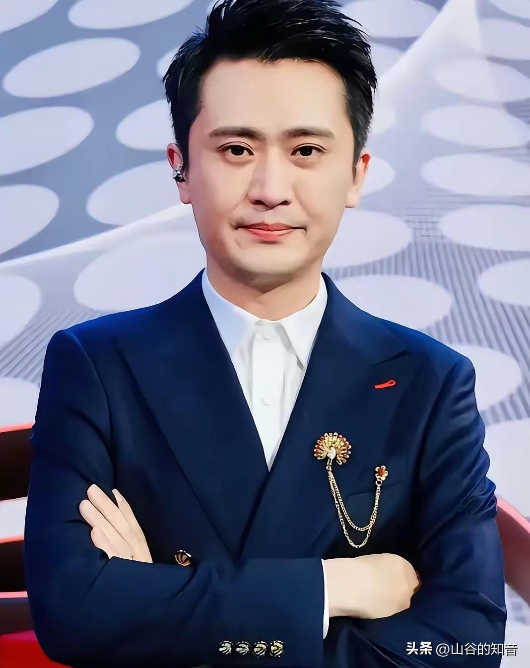 给央视卖命19年，连续6年顶着零下几十度的寒冷主持春晚分会场，却连撒贝宁的微信都