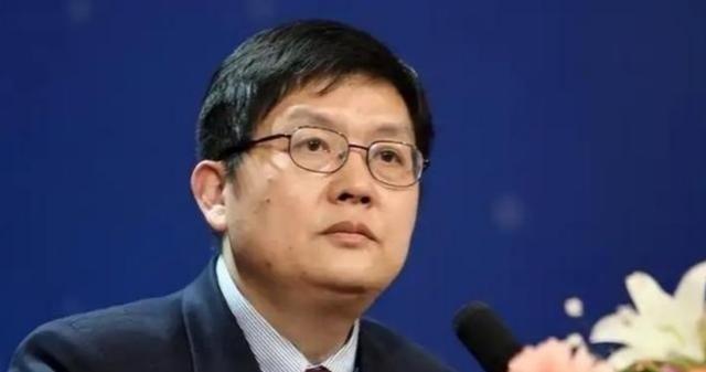 中方曾呼吁谨慎前往日本，然而复旦大学的冯玮却高调推荐中国学生去日本，并把这种与中