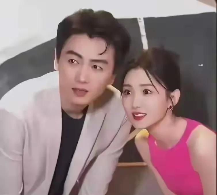 毛晓彤辟谣了和陈晓恋情，表示：“未婚且单身！”

今天网上莫名其妙传出来毛晓彤和