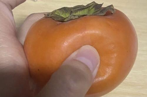 人活一辈子，金钱健康哪个重要健康最重要，金钱够用就行。钱少了手头拮据，钱多了矛盾