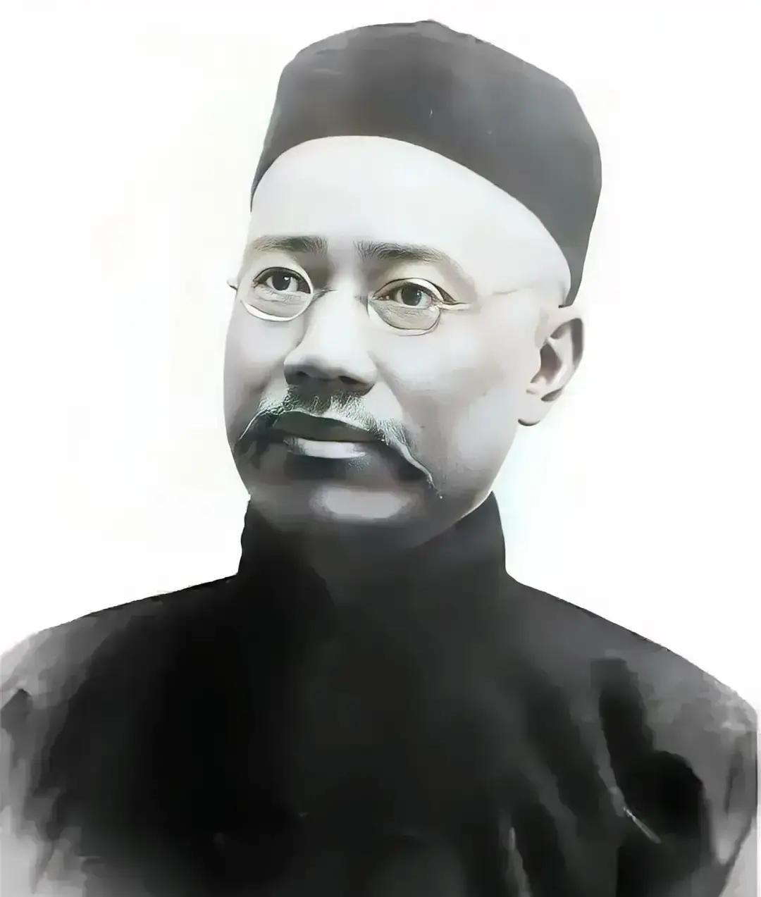 穷得只剩钱的人我见过不少。
银行卡数字涨，眼神却越来越空。
地铁里刷短视频的上班