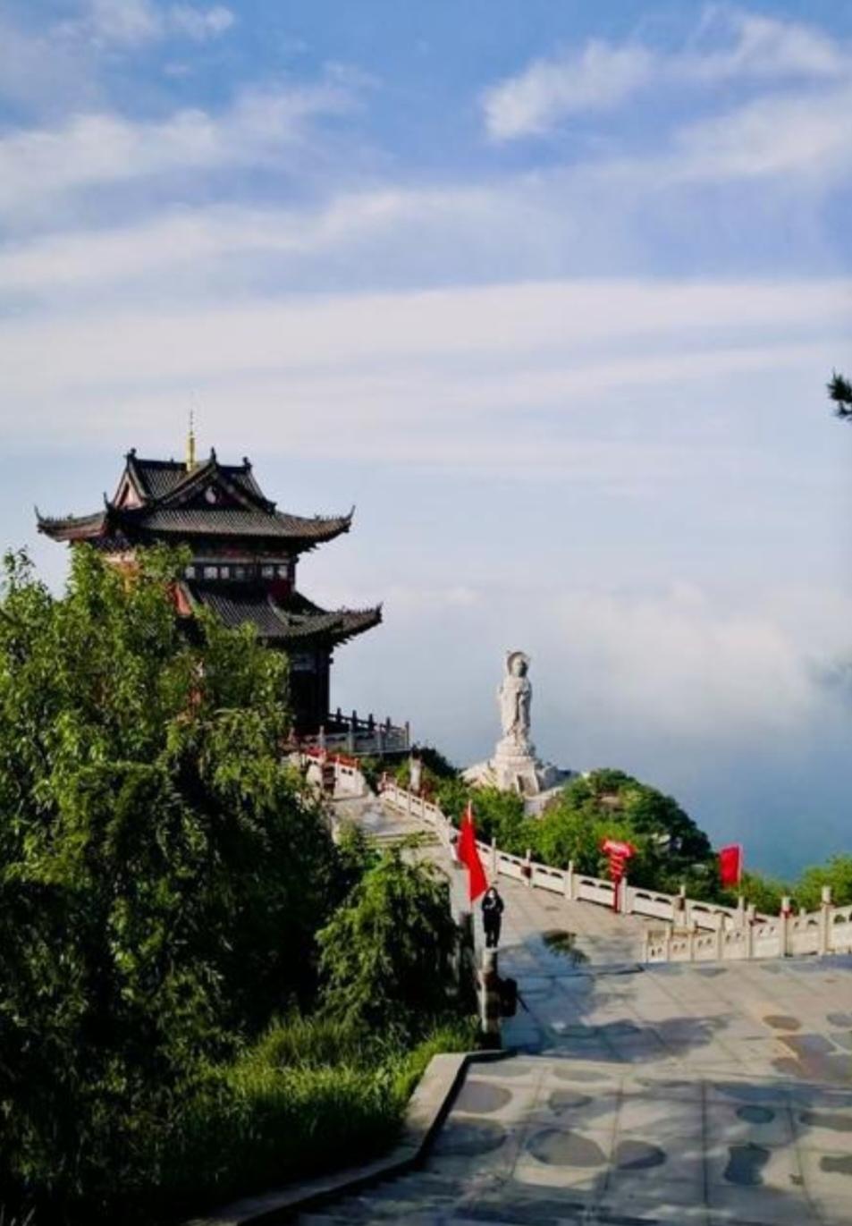 河南驻马店人过年有哪些习俗？
河南驻马店人过年习俗还挺丰富的。进入腊月二十三，就