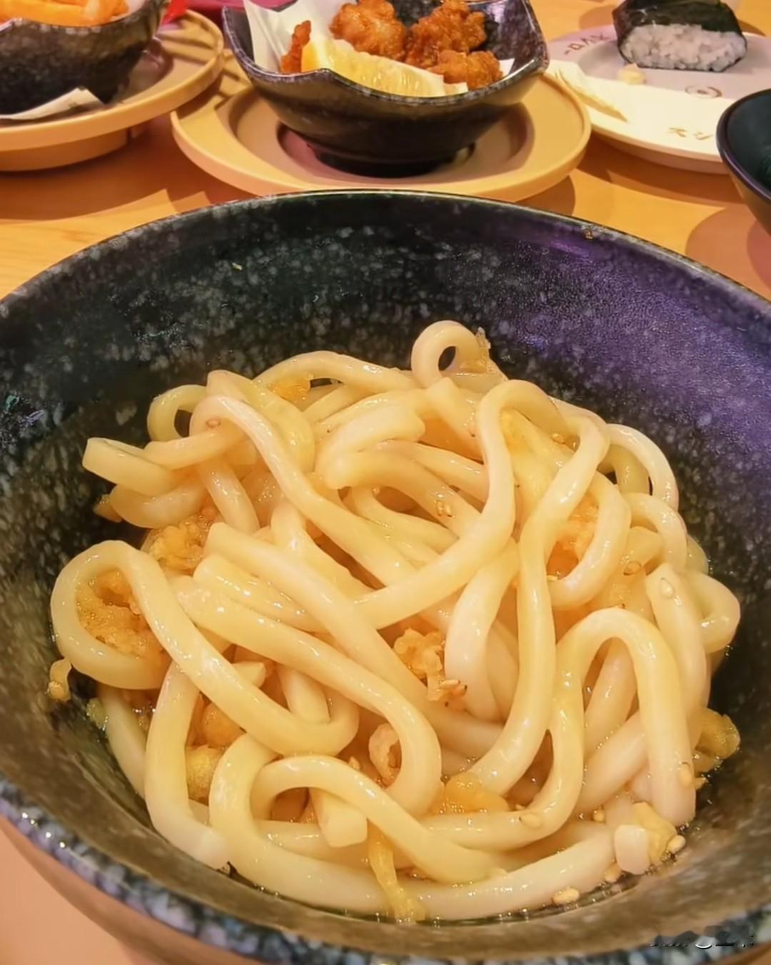 晚上吃面条，炸酱面，东北正宗炸酱面，真是太香了！