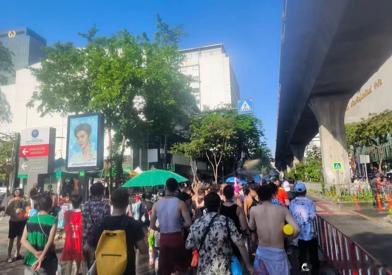 泰国泼水节偶遇陈哲远 这一次泰国泼水节最大赢家！ 陈哲远，全世界爱玩的人怕是不得