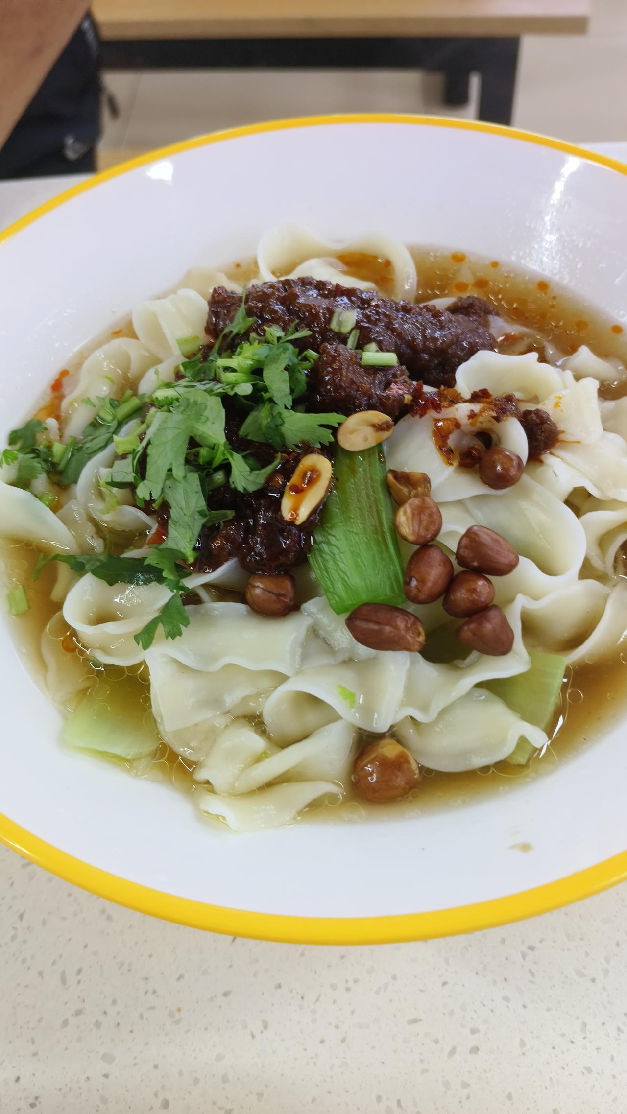 食堂刀削面：舌尖上的聊城大学校园记忆

这碗热气腾腾的刀削面，是聊城大学食堂里最