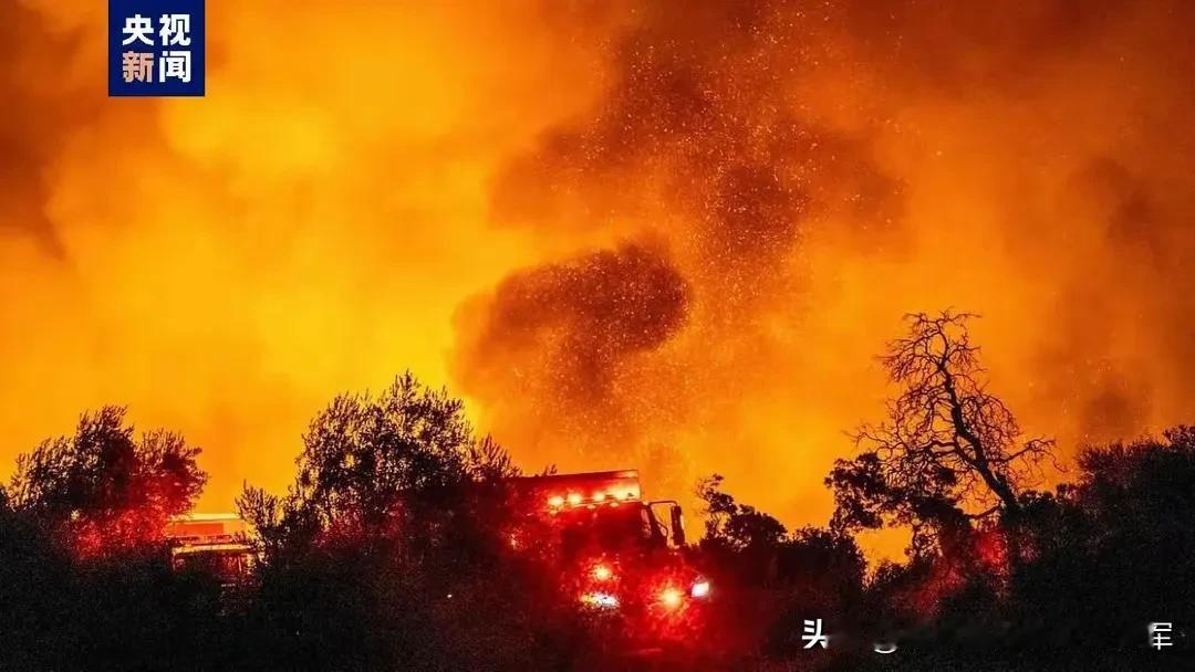 美国加州大火越烧越凶，超过去年过火面积！
美国加州大火越烧越大，过火面积已经超过