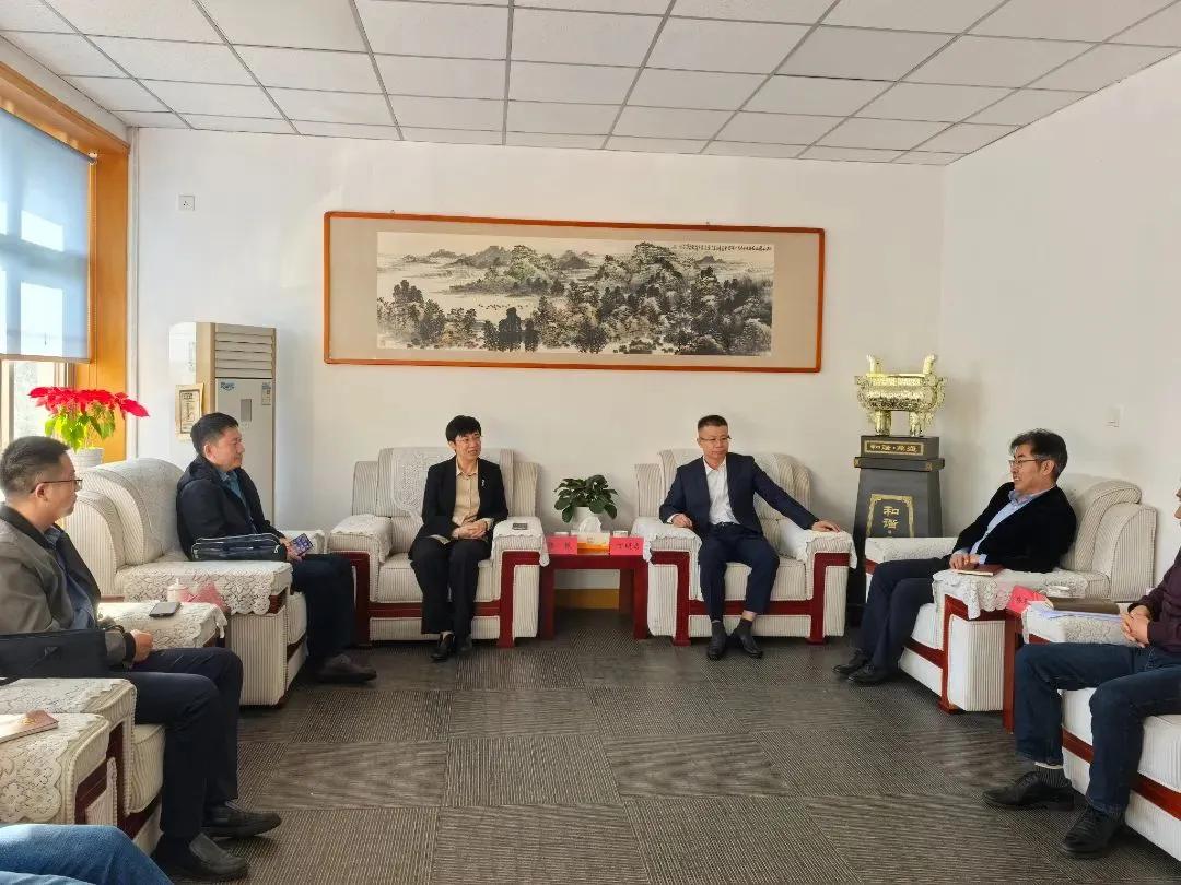 11月4日下午，青岛市侨联党组书记张毅一行来即墨区开展基层侨联工作调研并进行座谈