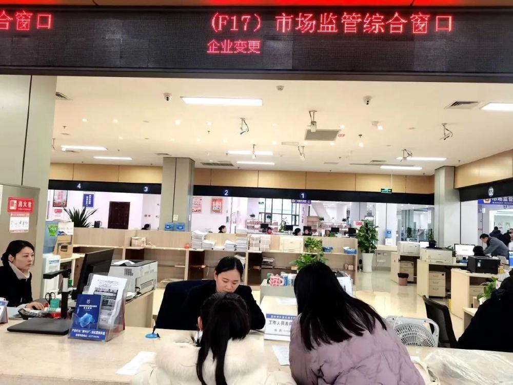 不得不佩服大足县的市场对接服务做的很好啊！

连办营业执照那么简单的事情都有中介