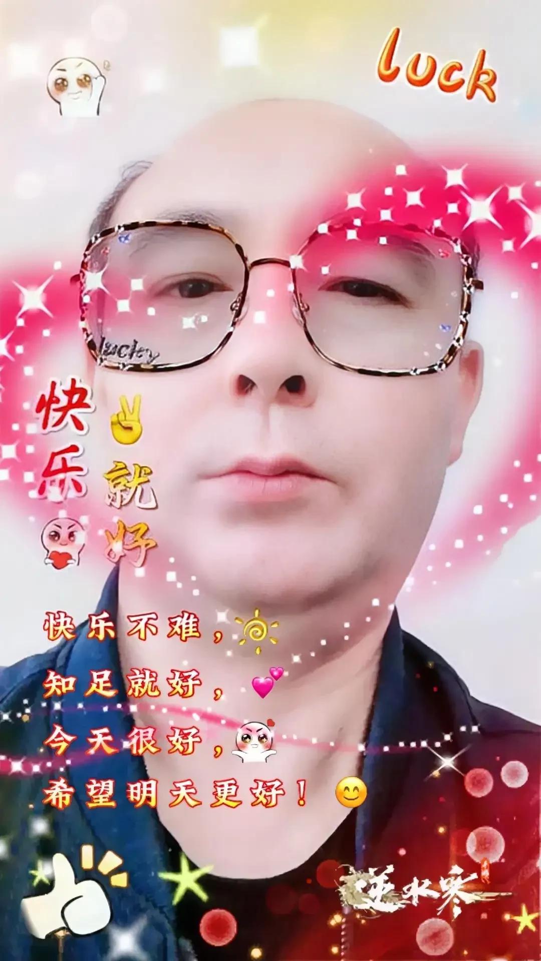上联：利剑猛斫世间魔鬼
下联：颂歌唱给天下好人
横批：爱憎分明
此联人间烟火 善