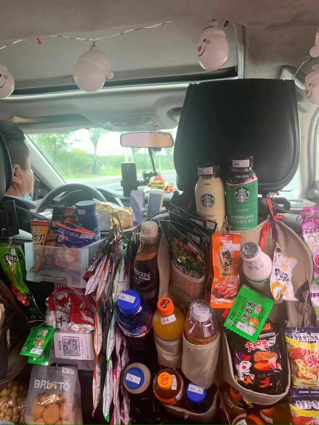 网约车司机车内卖现磨咖啡  如果是手工艺品我会支持一下，但是食品类我不会买；先不