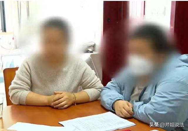 浙江，一男子欠外债还不起了，就抛弃妻女逃亡在外，这一跑就是13年。妻子给他还了一