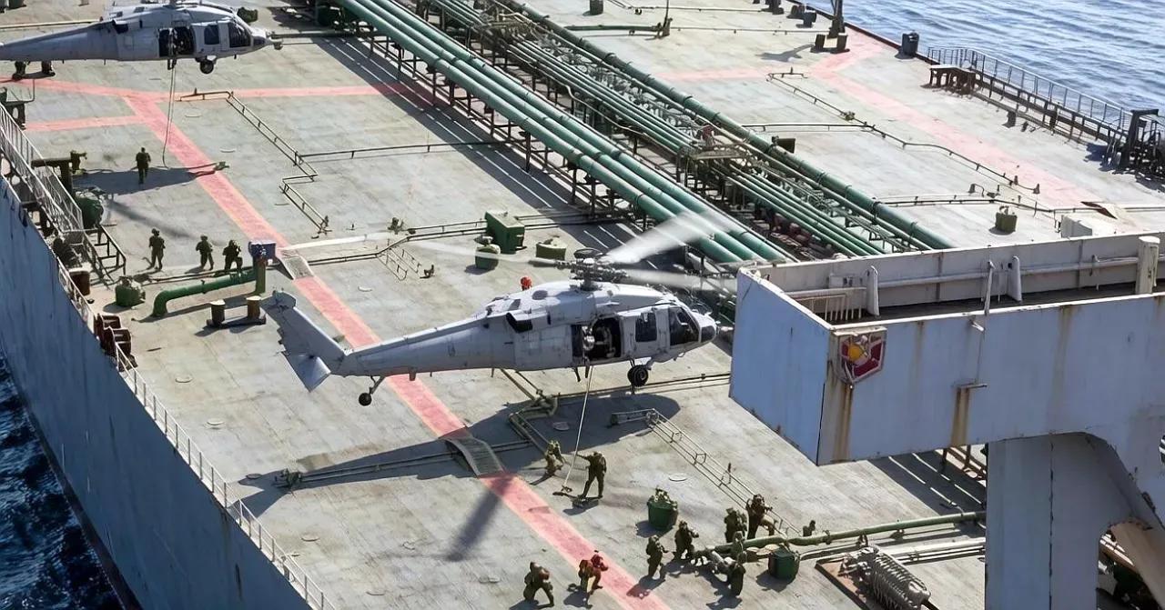 美国军方扩大了拦截和扣押与伊朗有关船只的范围。日前，美国海军特种作战司令部（NS