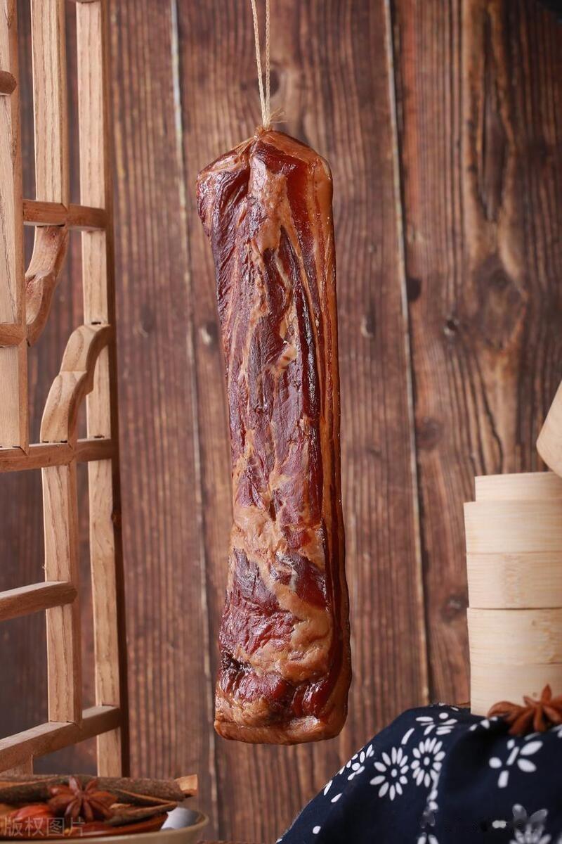腌腊肉时，1斤猪肉放多少盐?记住“6大技巧”，金黄入味，不发霉
腌腊肉时应选择猪