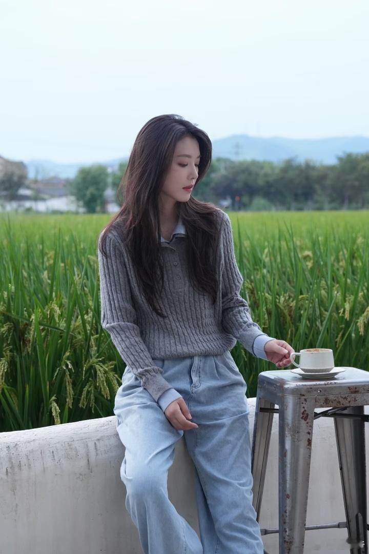 李云霄一个眼神就让人心动了 李云霄在浙江卫视越剧春晚 舞台上眼神太有戏，一出场就