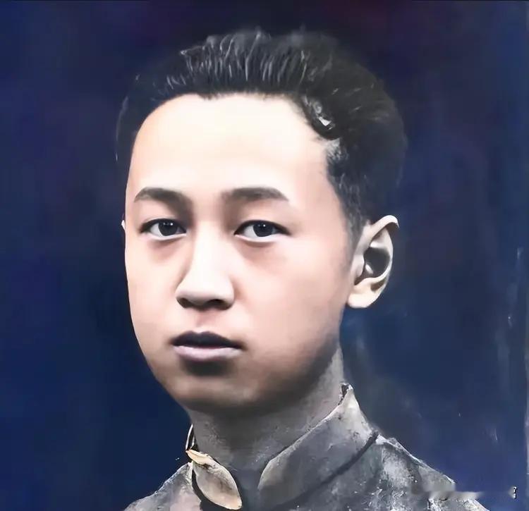 亲眼追忆钱老一生过往，心口阵阵发酸，每每回想往事，泪水总会不自觉滑落。
 
他是