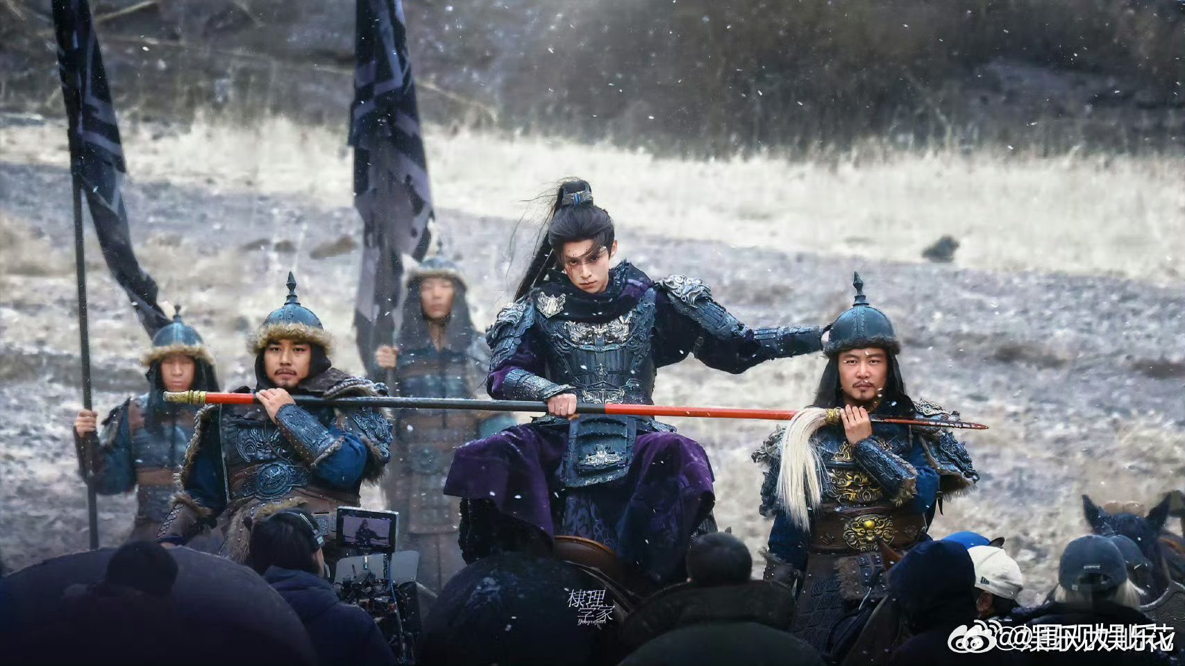 王鹤棣连眼神都在战斗王鹤棣谢景行眼神戏 对上这个眼神，一下子就感觉好冷🥶啊 