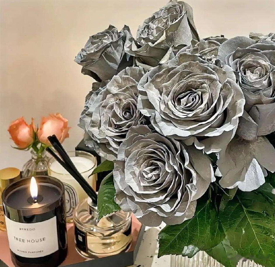 我同事走了，38岁，凌晨一点死在书房，120来了，人不行了。

三个孩子，都说他